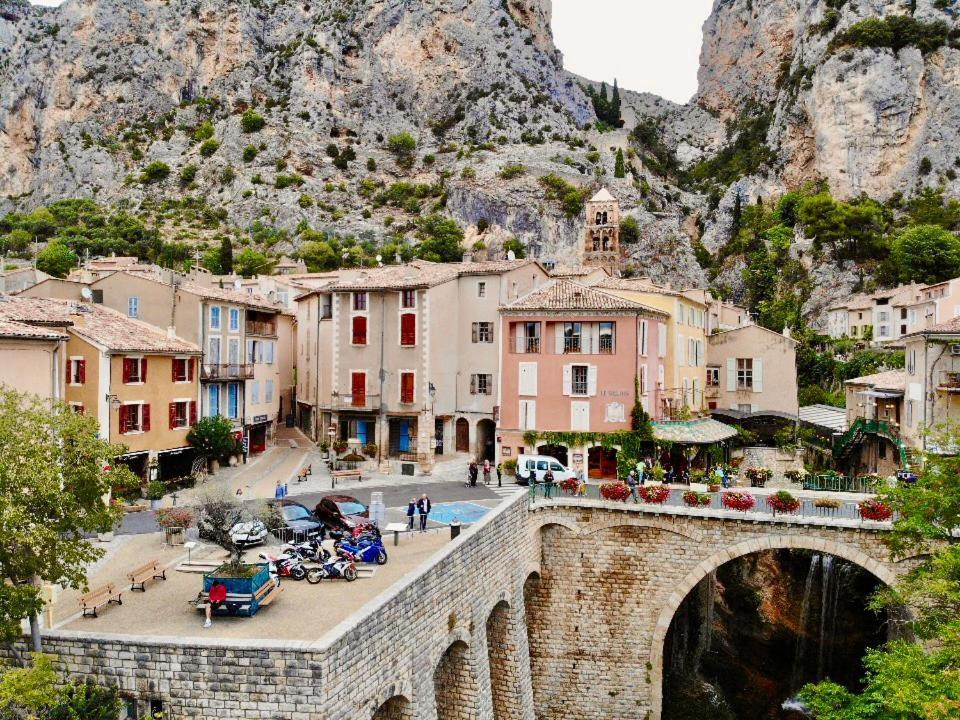 Apartamento Le Logis Des Cascades 2 Moustiers-Sainte-Marie Exterior foto